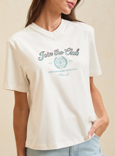 Camiseta Feminina Básica Com Bordado