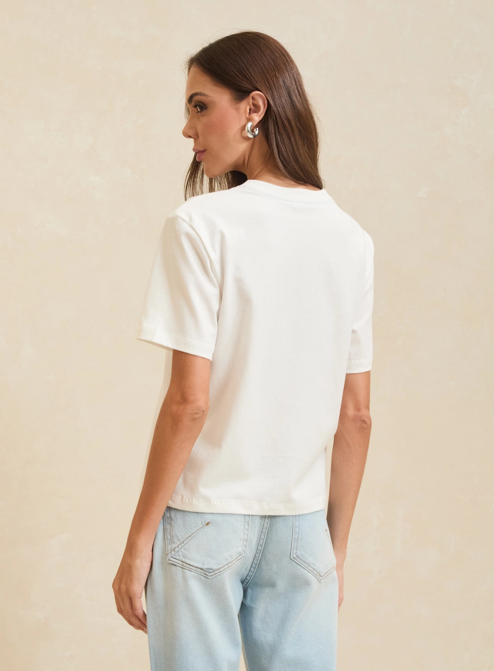 Camiseta Feminina Básica Com Bordado Off Shell 2