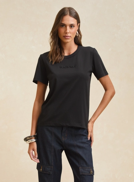 Camiseta Feminina Básica Com Detalhe Frontal
