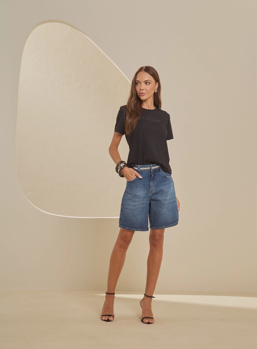 Camiseta Feminina Com Aplicação Preto 1