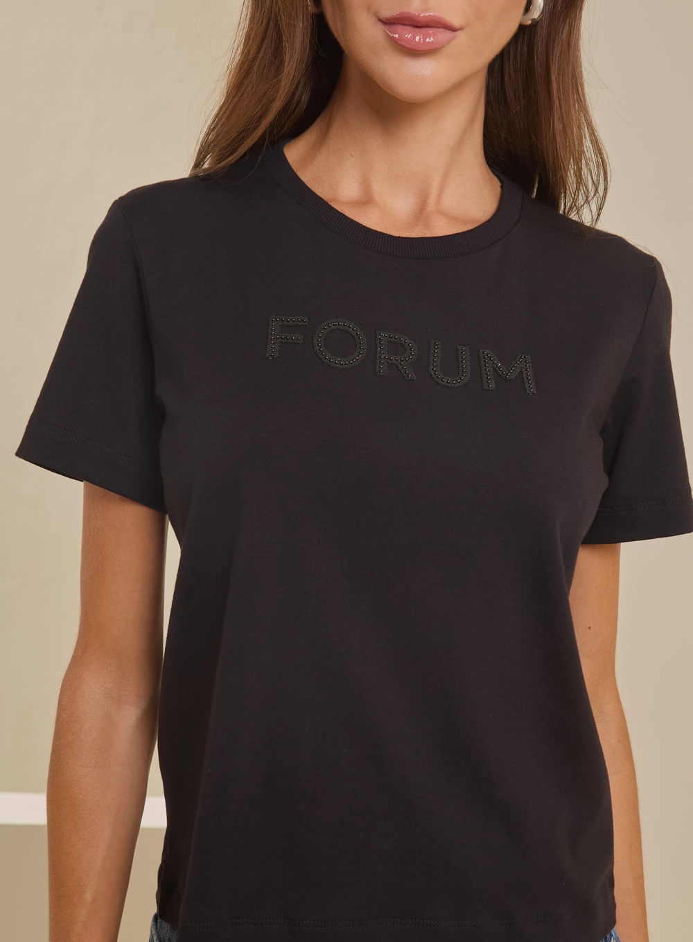 Camiseta Feminina Com Aplicação Preto 4