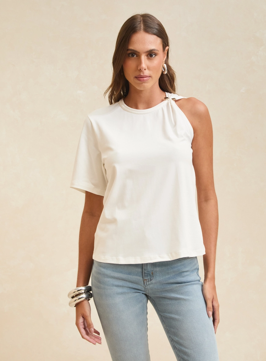 Camiseta Feminina Manga Única Detalhe Metálico Off Shell 3