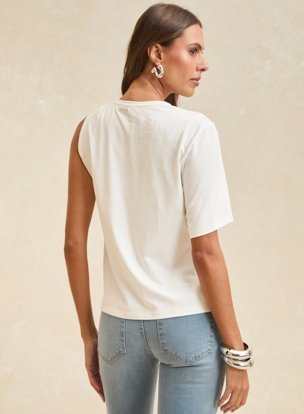 Camiseta Feminina Manga Única Detalhe Metálico