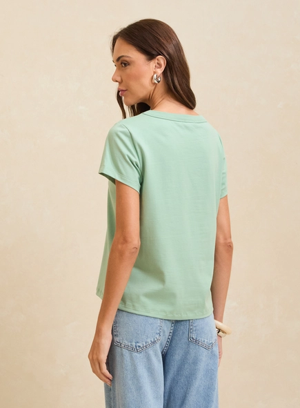 Camiseta Feminina Básica Detalhe Frontal