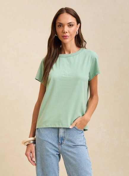 Camiseta Feminina Básica Detalhe Frontal