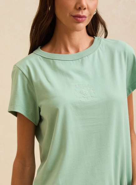 Camiseta Feminina Básica Detalhe Frontal