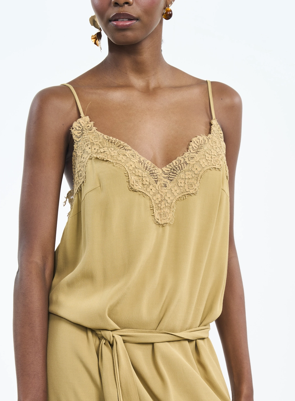 Vestido Curto Com Renda E Faixa Para Amarração Bege Soybean