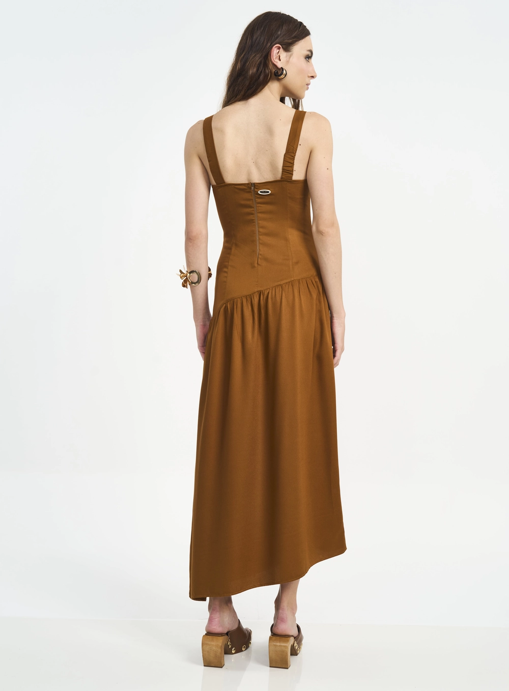 Vestido Longo Bustiê Com Barra Assimétrica Marrom
