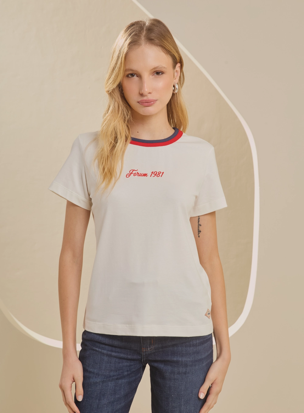 Camiseta Feminina Gola Contratante - Fran Off Shell 1