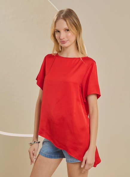 Camiseta Feminina Assimétrica