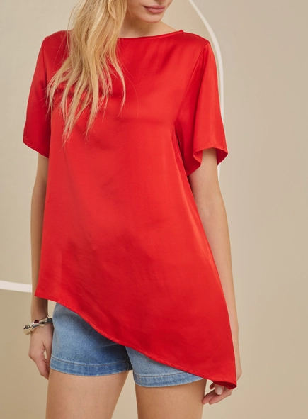 Camiseta Feminina Assimétrica