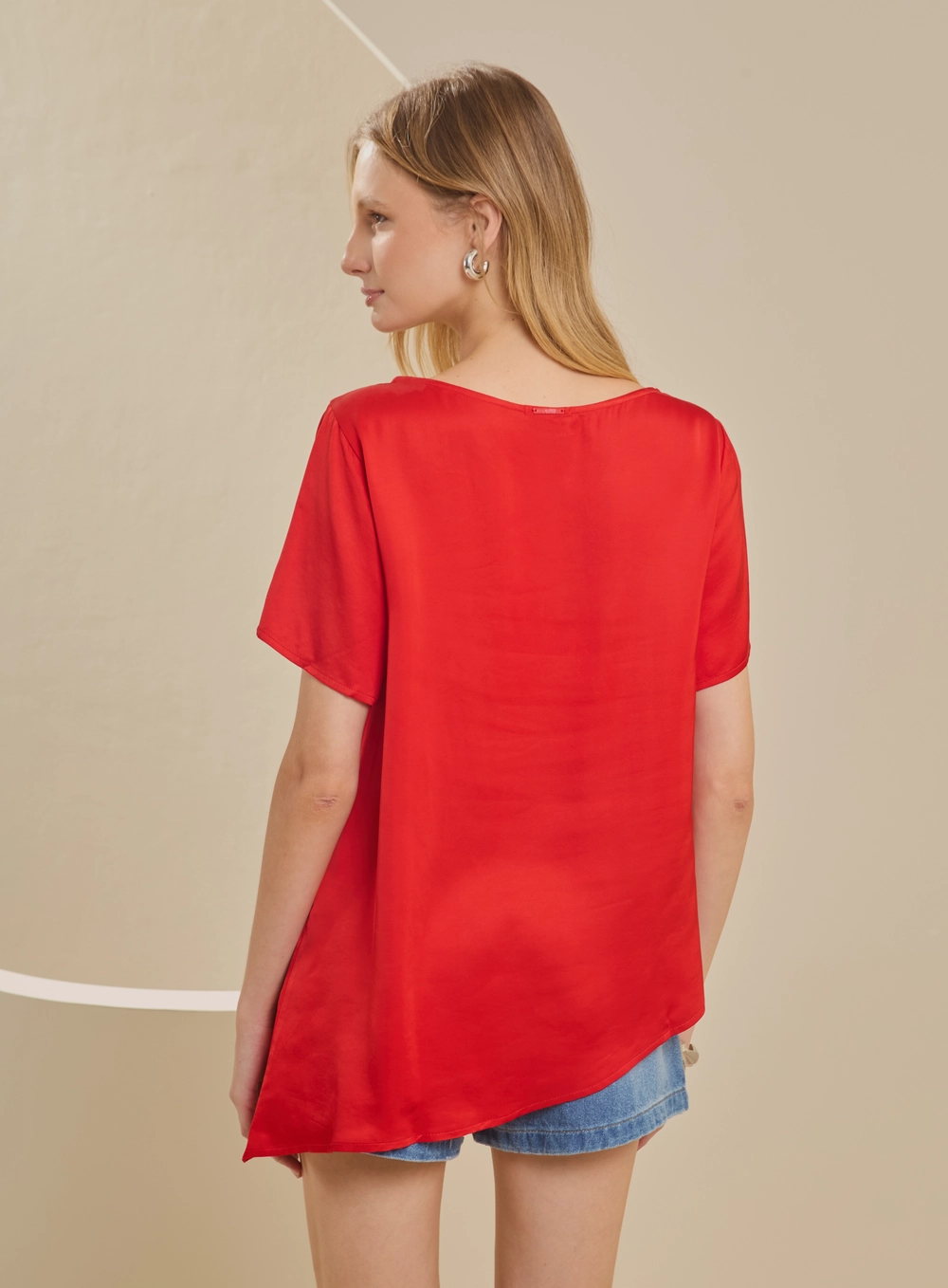 Camiseta Feminina Assimétrica Vermelho 2