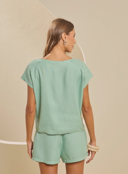 Camiseta Feminina Reta Decote Canoa