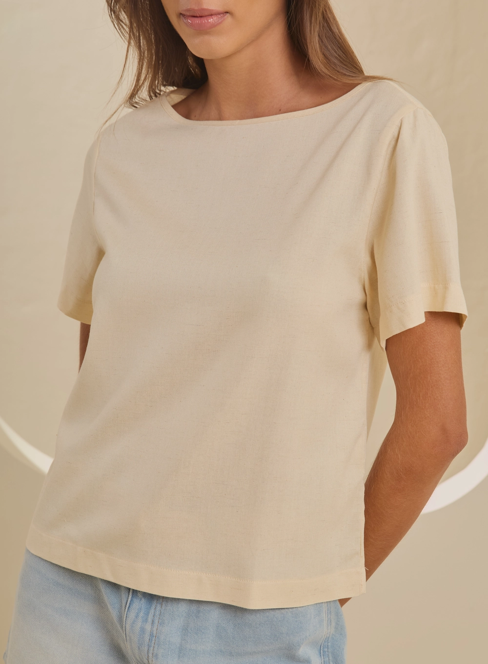 Camiseta Feminina Gola Canoa Off Shell 4
