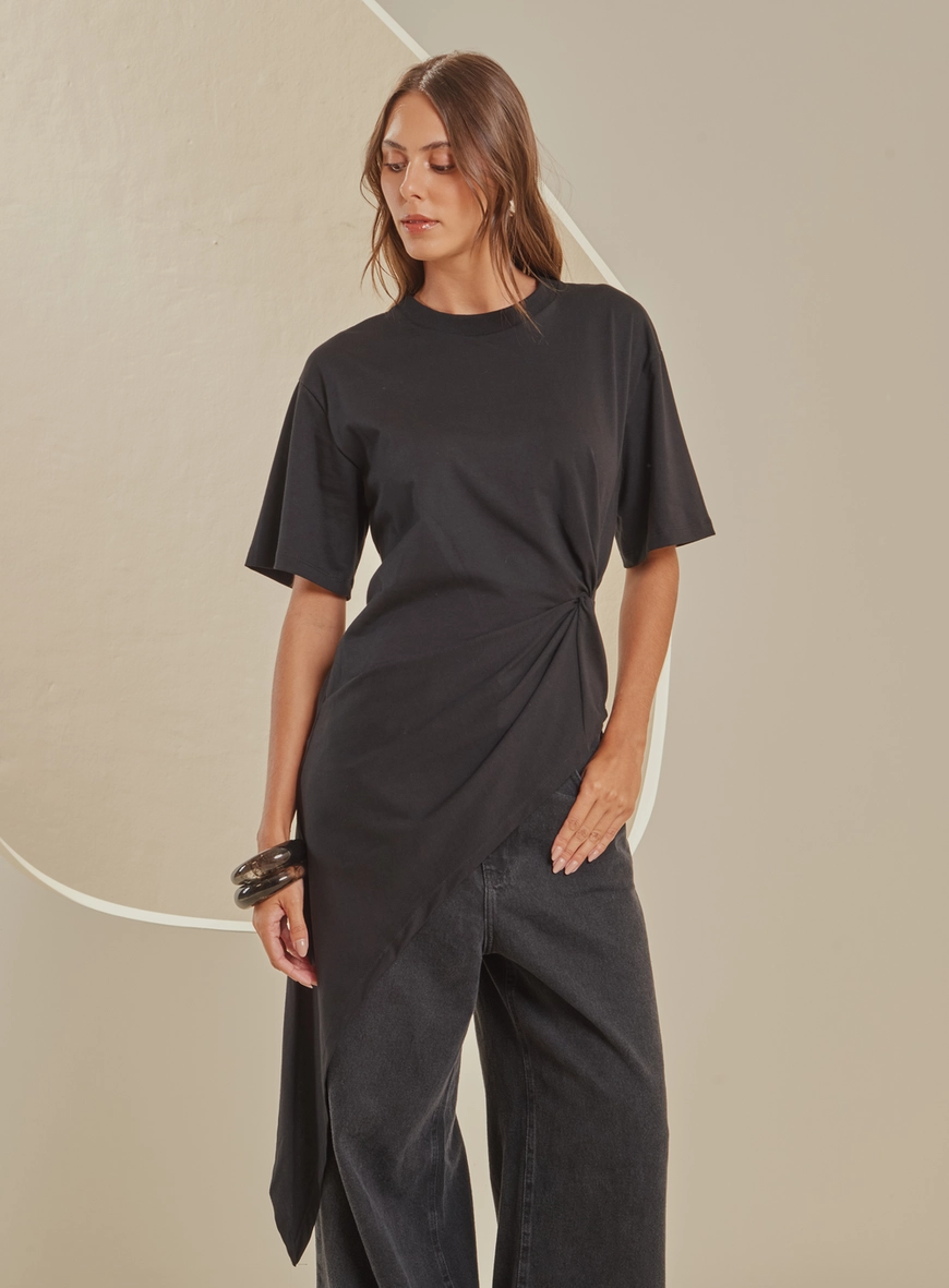 Camiseta Feminina De Malha Alongada Com Torção Preto