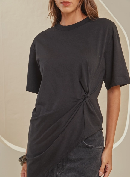 Camiseta Feminina De Malha Alongada Com Torção