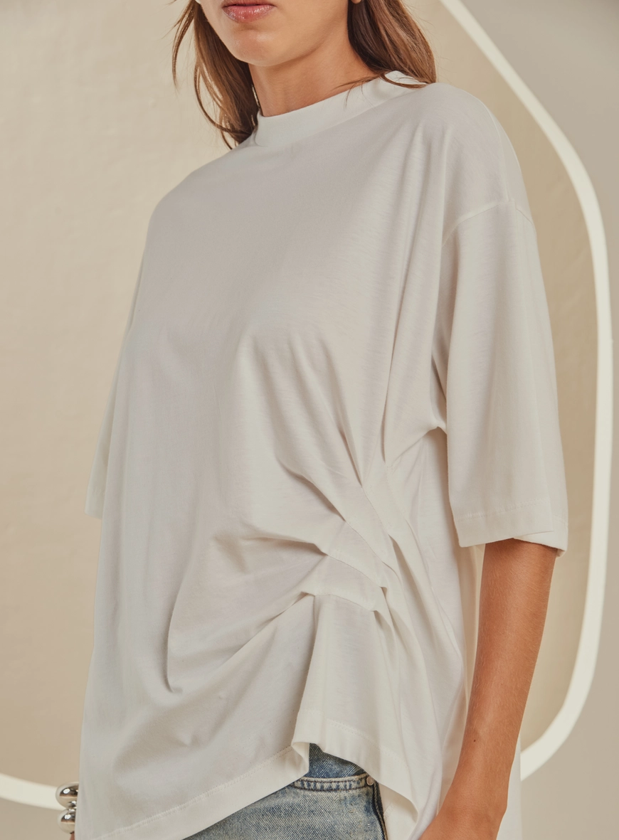 Camiseta Feminina Oversized Com Drapeado Off Shell
