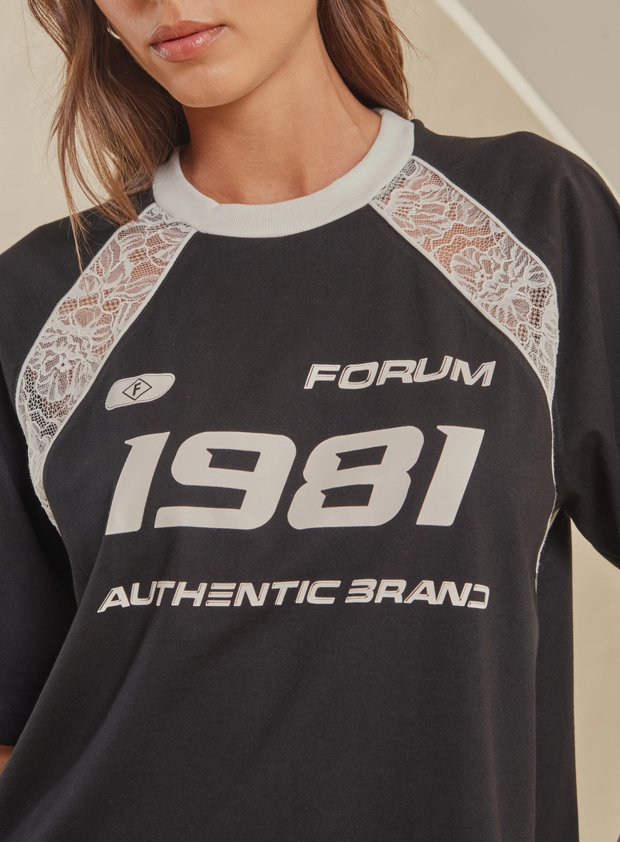 Camiseta Feminina Boy Com Detalhe Renda Preto 3