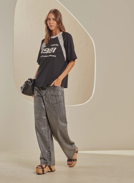 Camiseta Feminina Boy Com Detalhe Renda