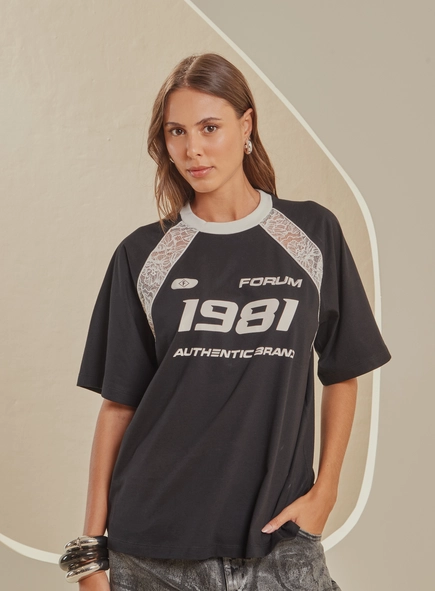 Camiseta Feminina Boy Com Detalhe Renda