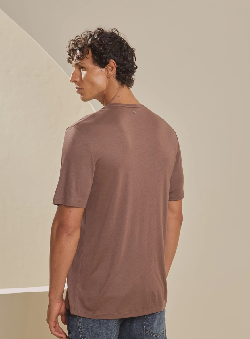 Camiseta Masculina New Box Com Detalhe Frontal Marrom 2