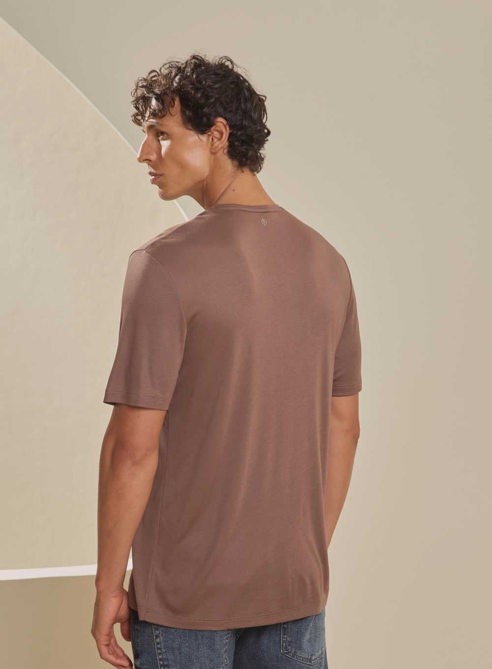 Camiseta Masculina New Box Com Detalhe Frontal Marrom 2