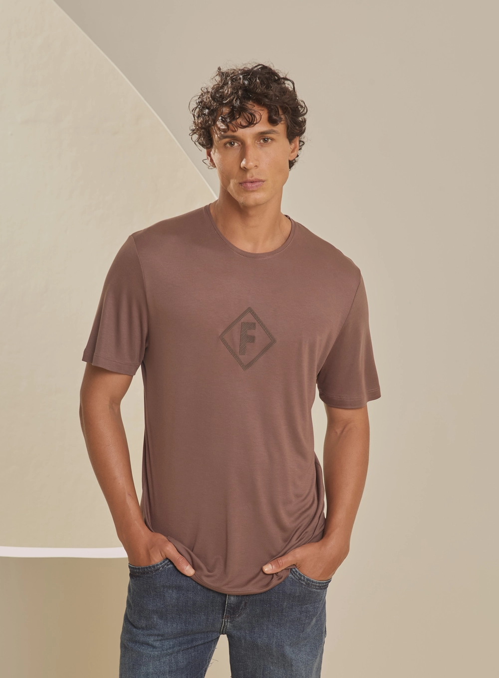 Camiseta Masculina New Box Com Detalhe Frontal Marrom 3