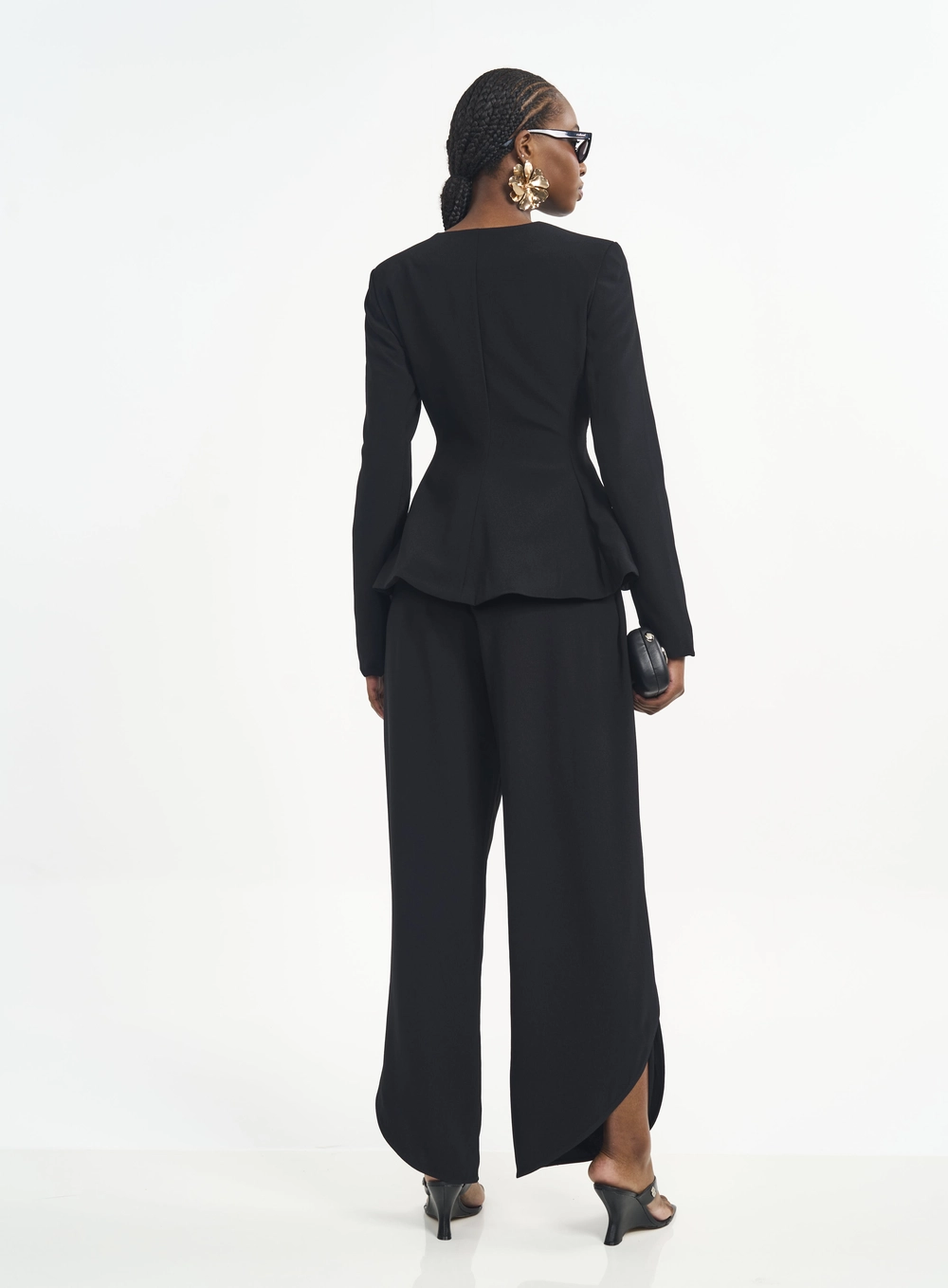 Blazer Acinturado Com Peplum E Botão Preto