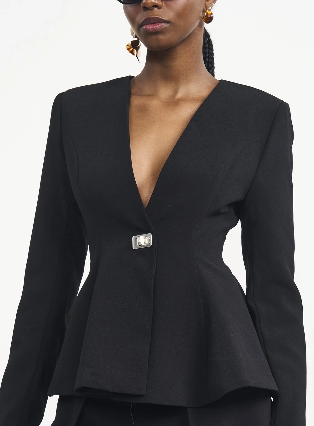 Blazer Acinturado Com Peplum E Botão Preto