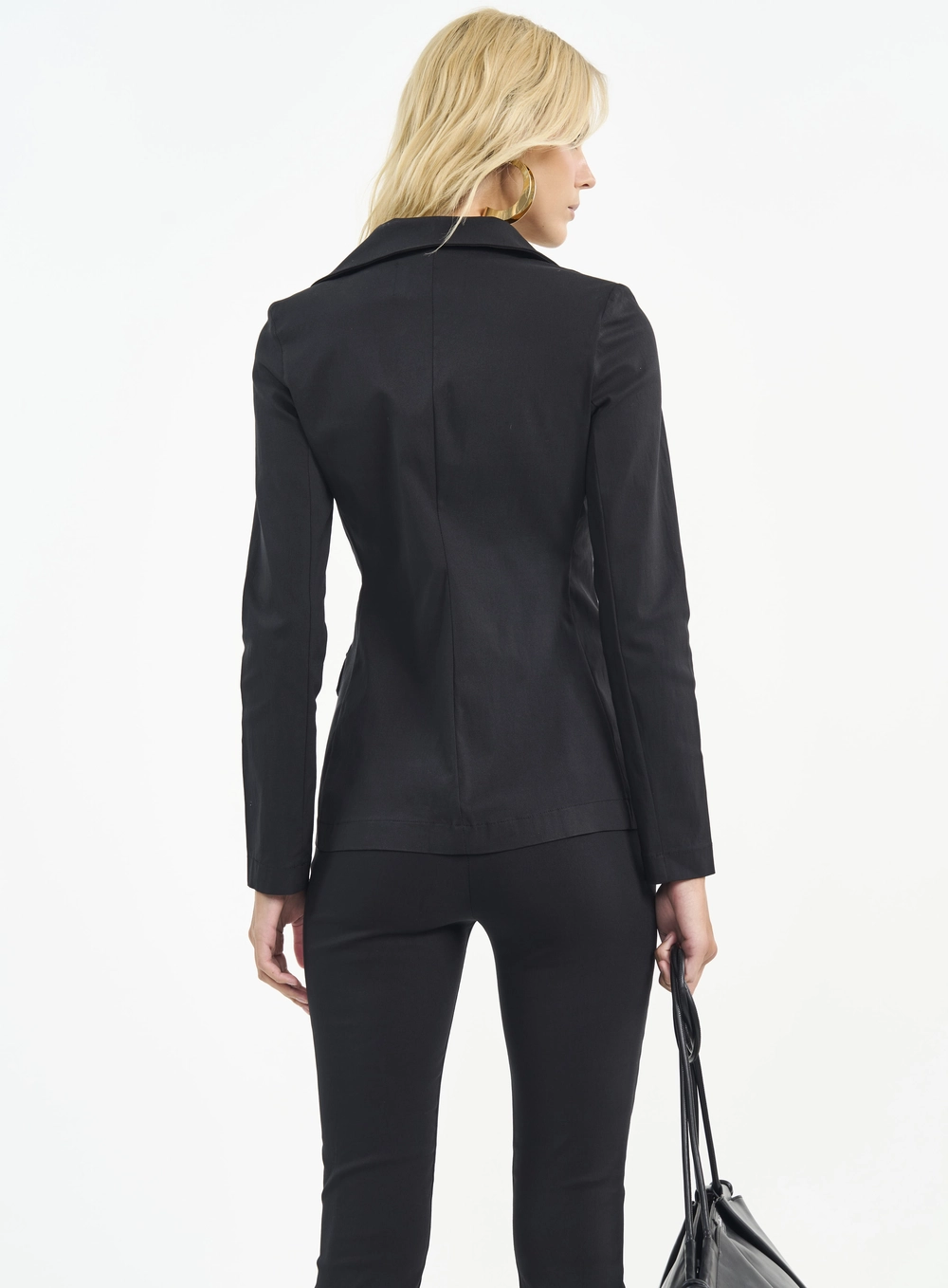 Blazer Feminino Com Lapela E Botão Preto