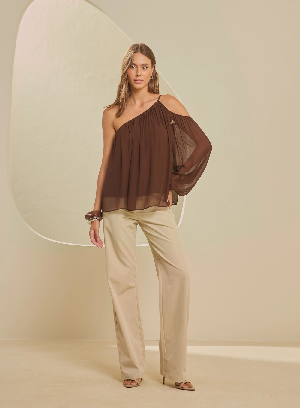 Blusa Ampla Assimétrica Marrom 1
