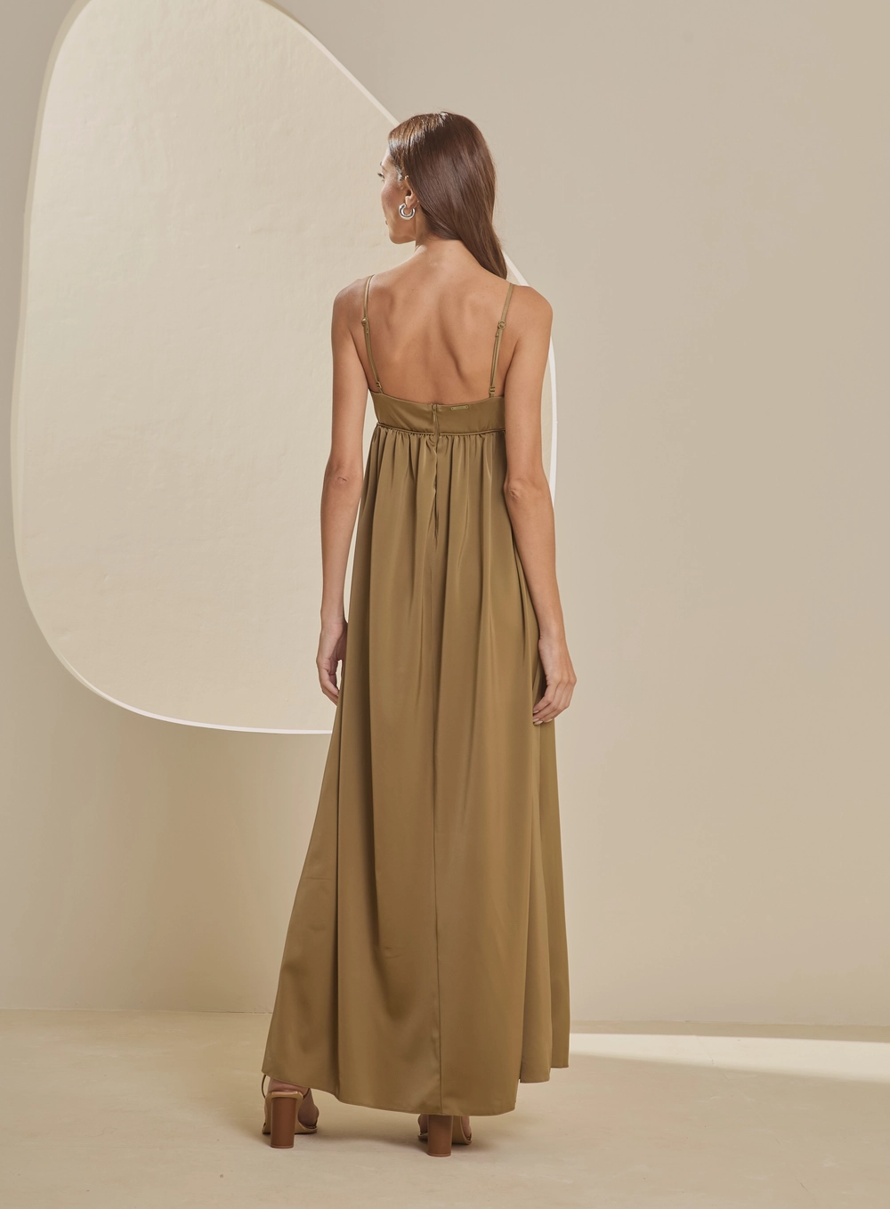 Vestido Longo Amplo Com Decote Estruturado Verde 2