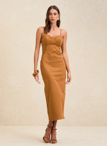 Vestido Midi Ajustado Decote Estruturado
