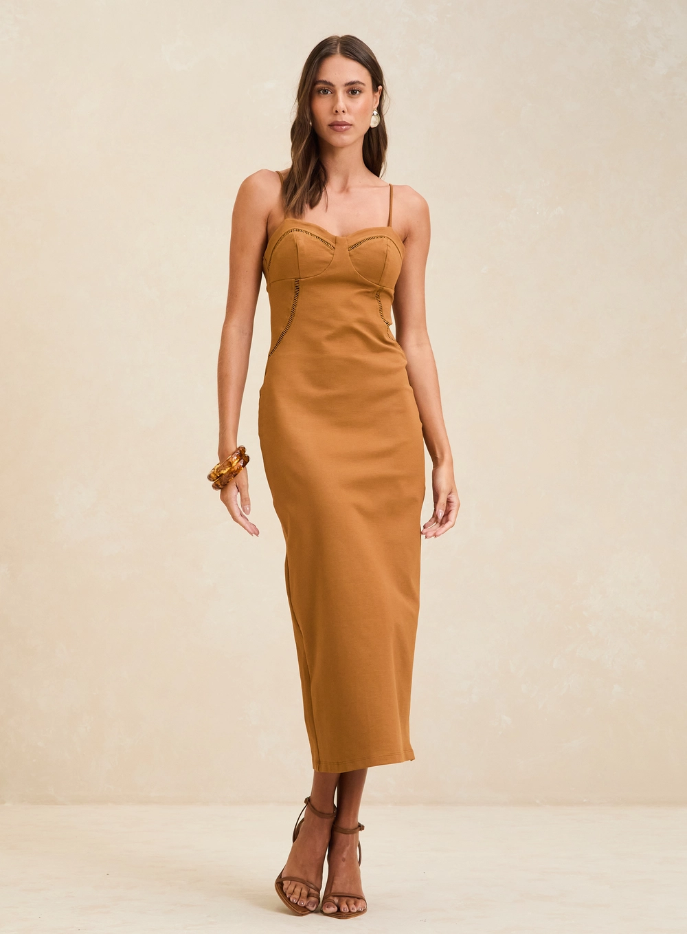 Vestido Midi Ajustado Decote Estruturado Marrom 3