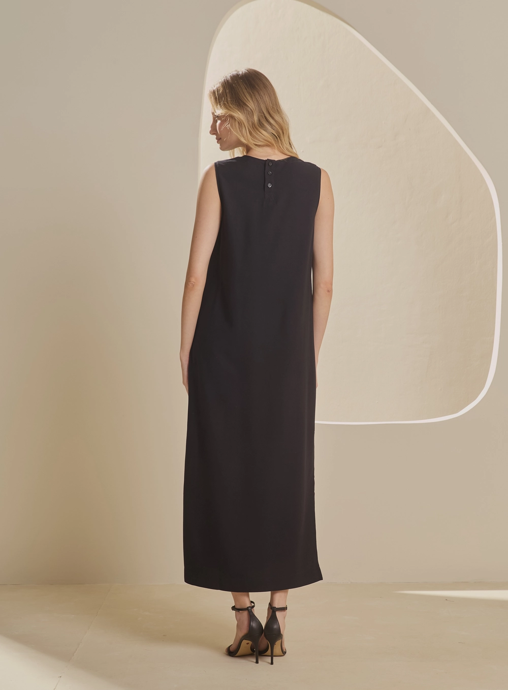 Vestido Midi Acinturado Reto Preto 2
