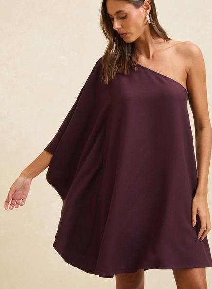 Vestido Curto Amplo De Uma Manga