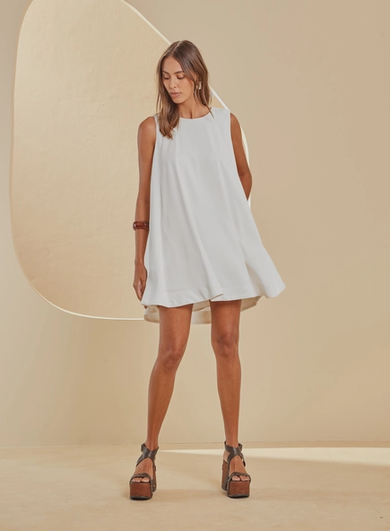 Vestido Curto Trapézio Com Bolsos