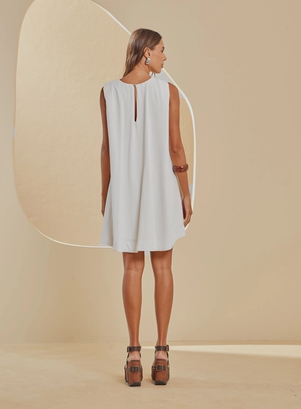 Vestido Curto Trapézio Com Bolsos