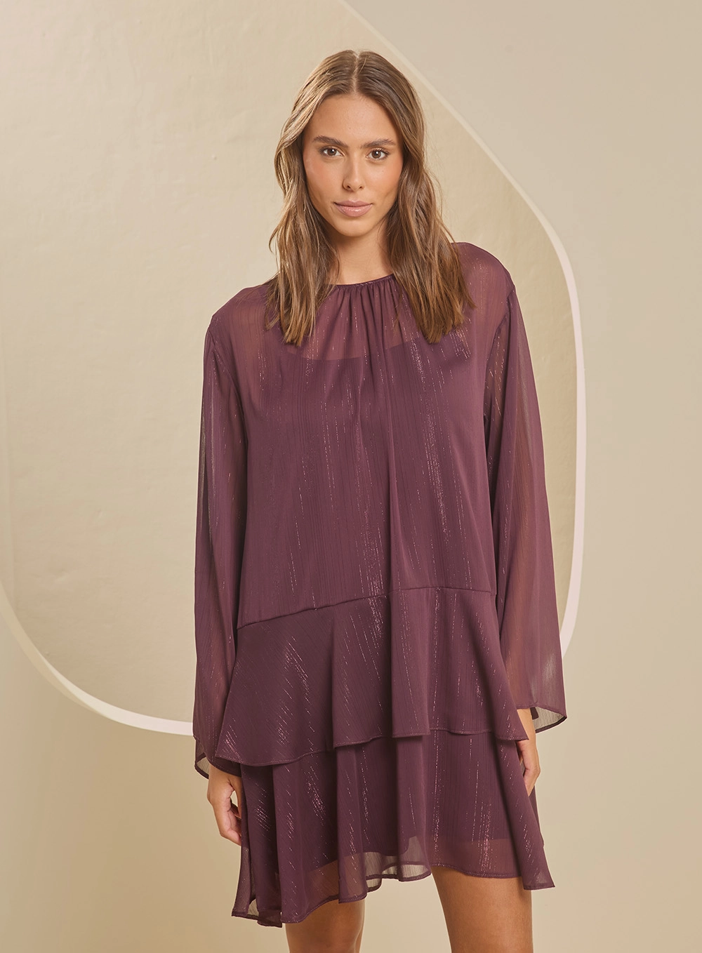 Vestido Curto Amplo Metalizado Bordô 3