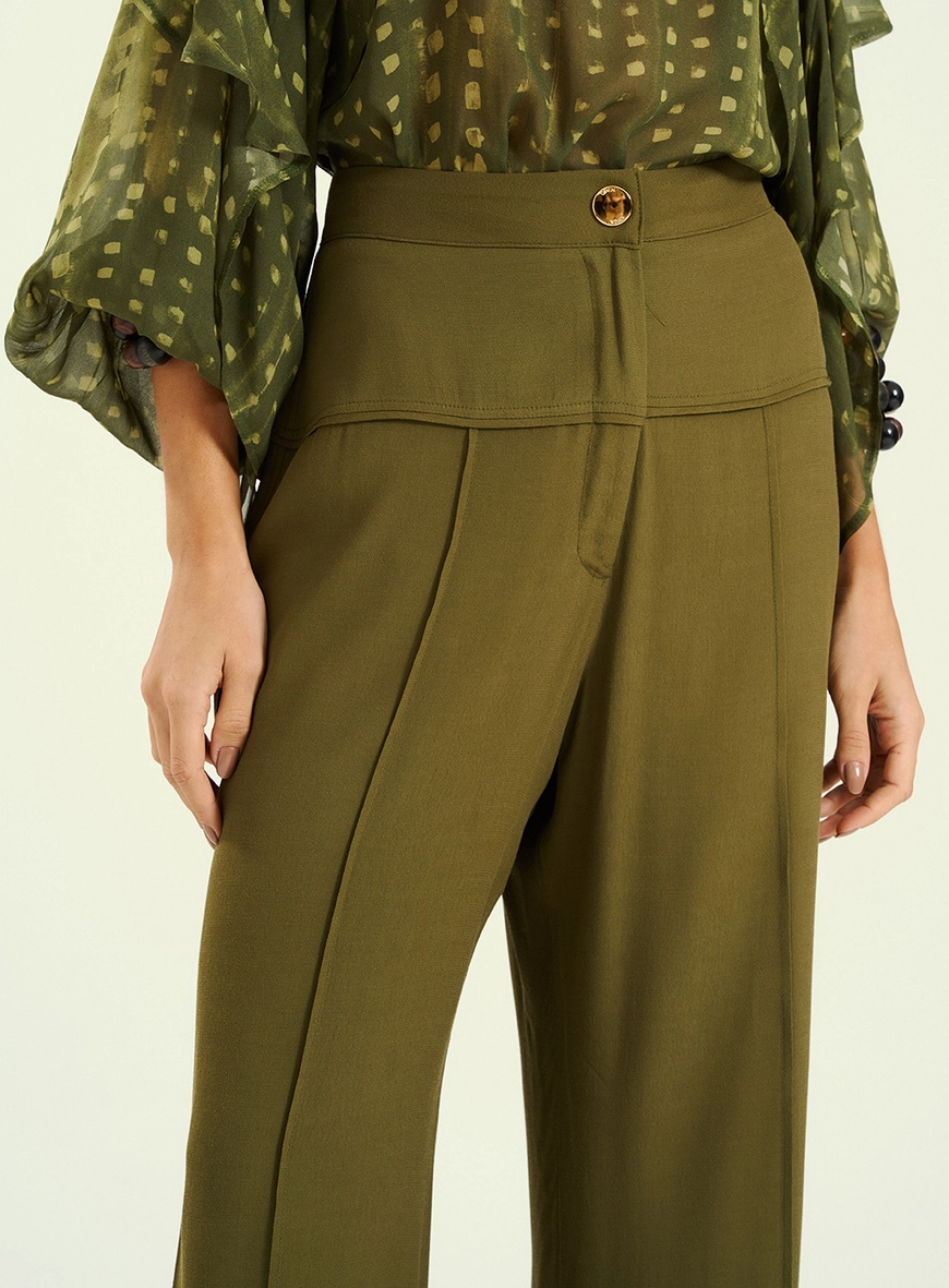 Calça Feminina Pantalona Com Botão E Pregas Verde 3