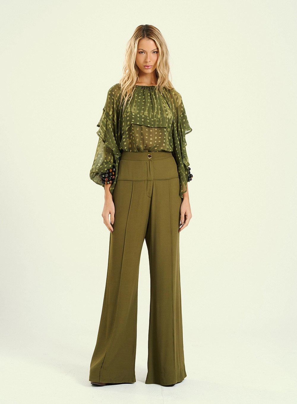 Calça Feminina Pantalona Com Botão E Pregas Verde 1