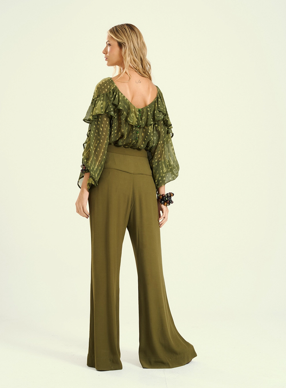 Calça Feminina Pantalona Com Botão E Pregas Verde 2