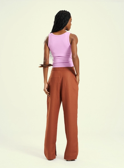 Calça Feminina Reta Com Fenda E Pregas