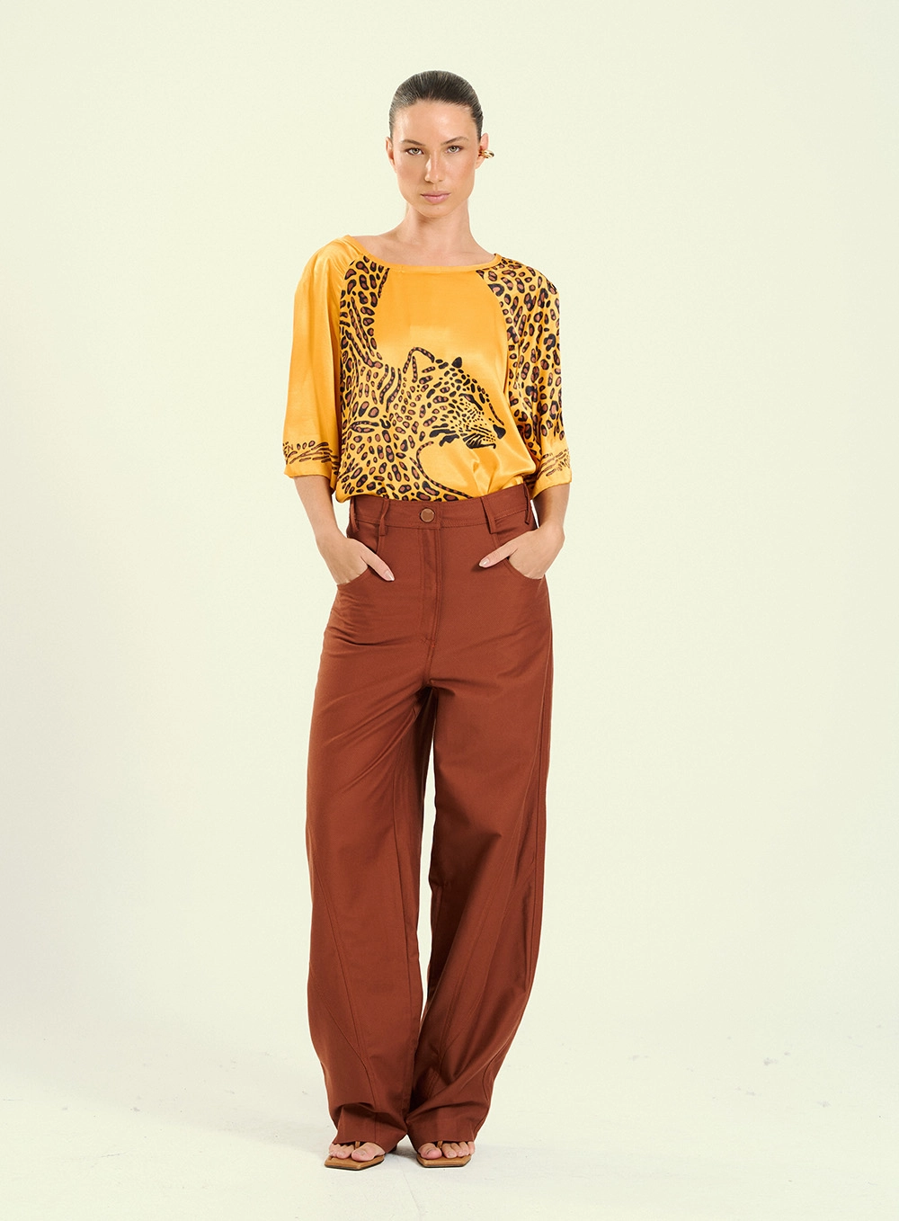 Calça Feminina Pantalona Com Fendas Profundas Marrom 1