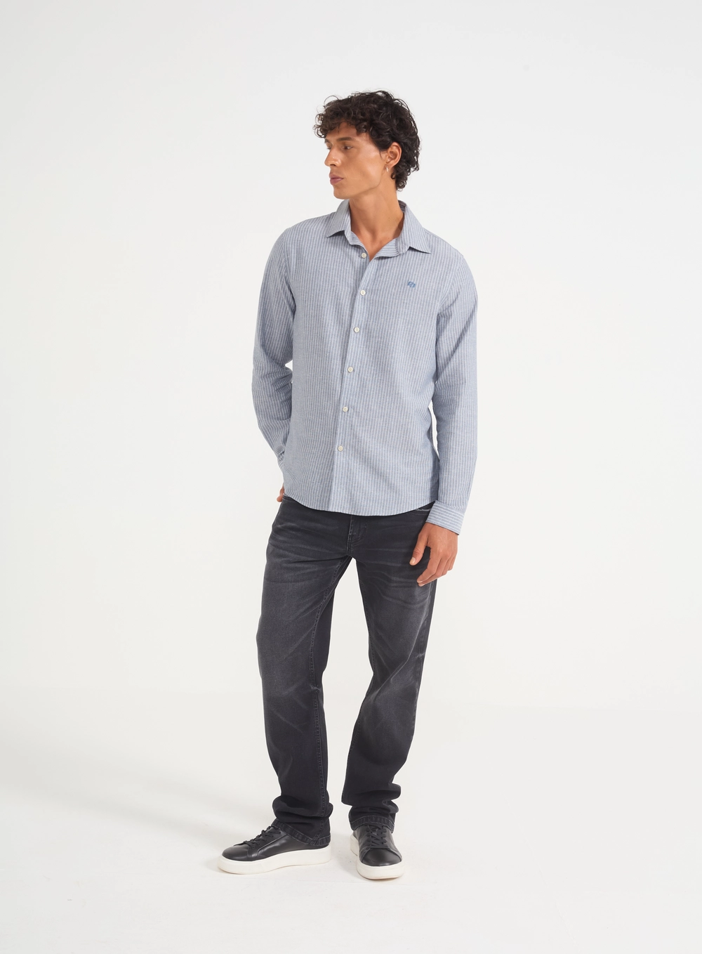 Camisa Masculina Risca De Giz Com Logo Estampados