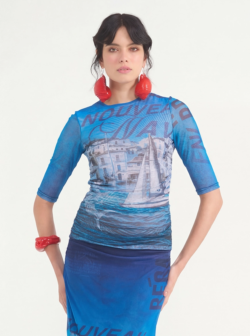 Camiseta Feminina Com Estampa E Franzidos