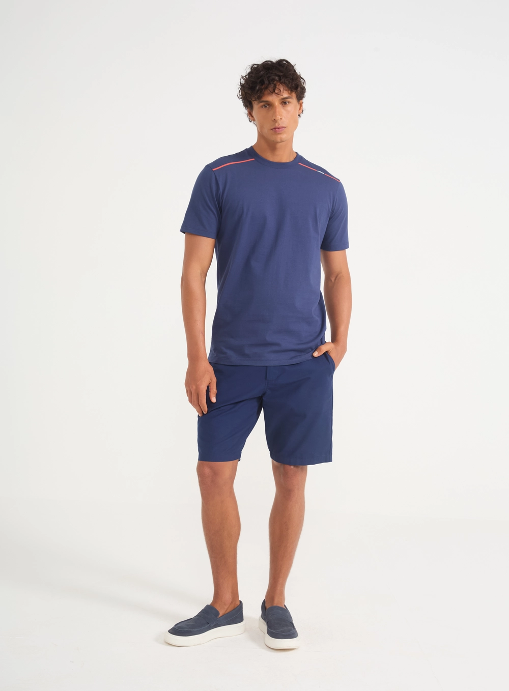 Camiseta Masculina Com Listras E Logo Azul