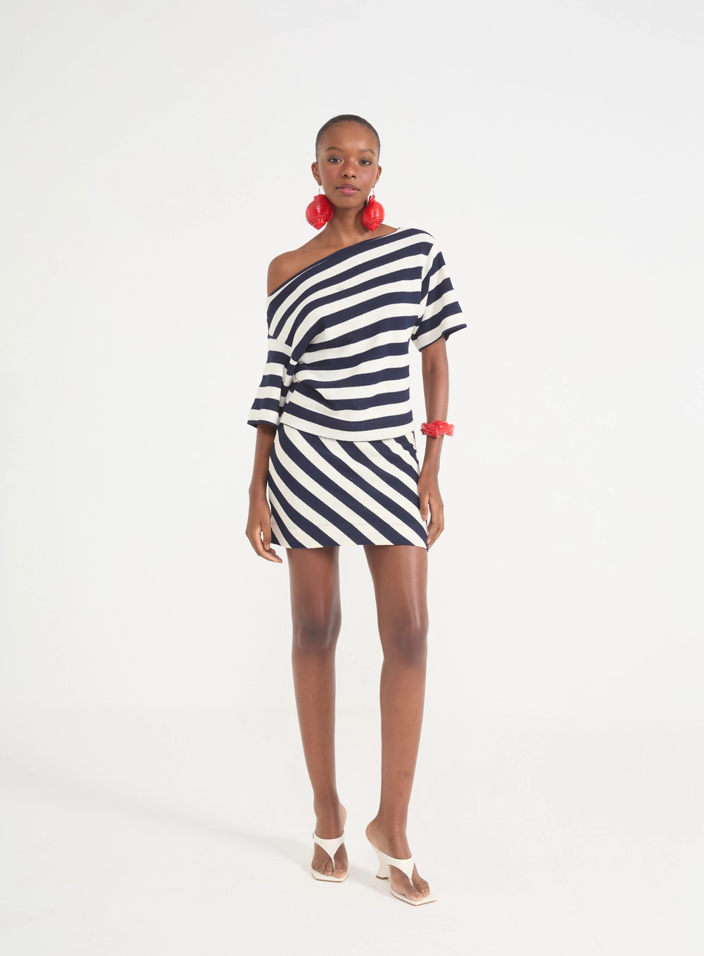 Blusa Feminina De Um Ombro Só Com Listras Estampados