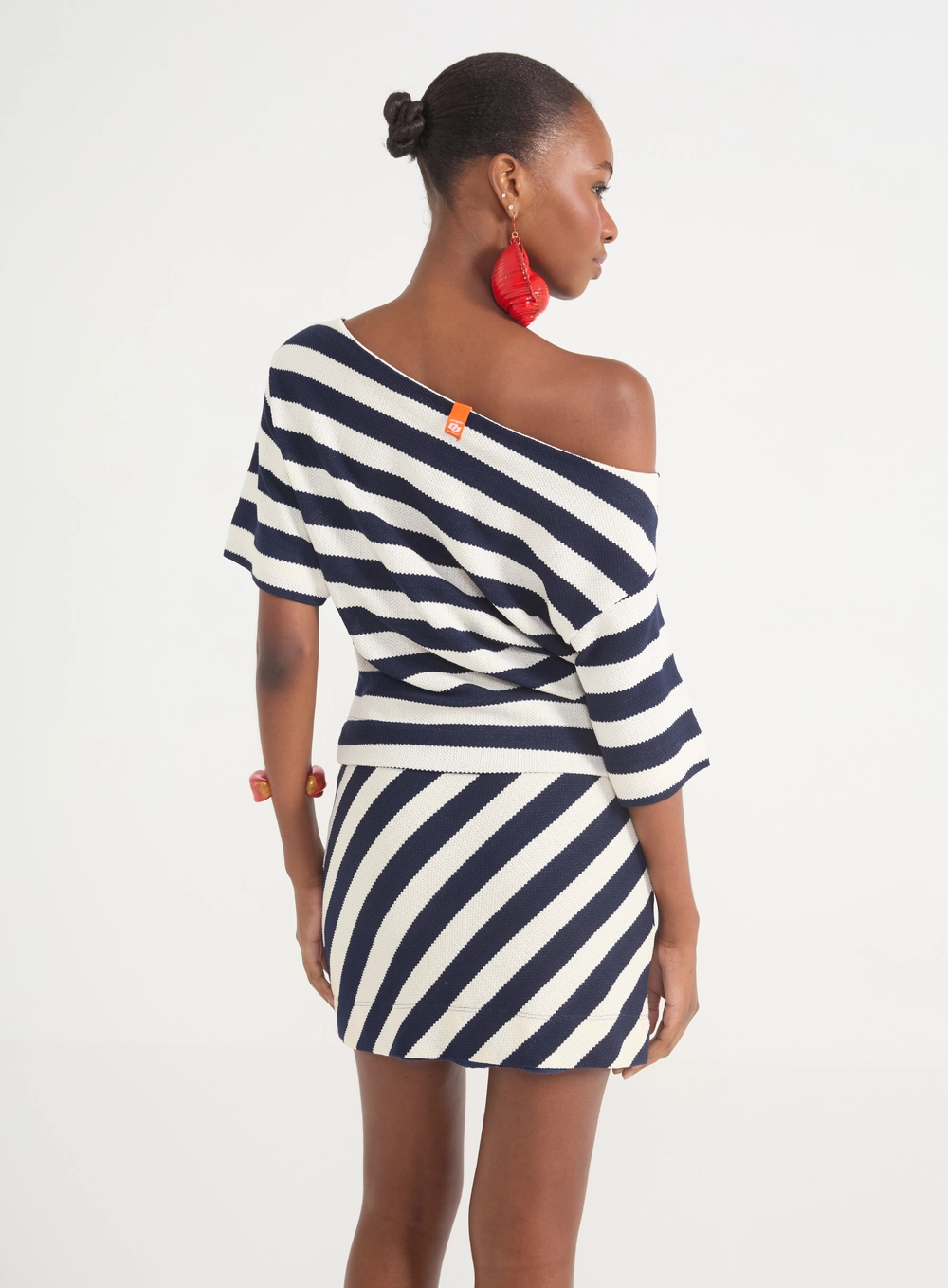 Blusa Feminina De Um Ombro Só Com Listras Estampados