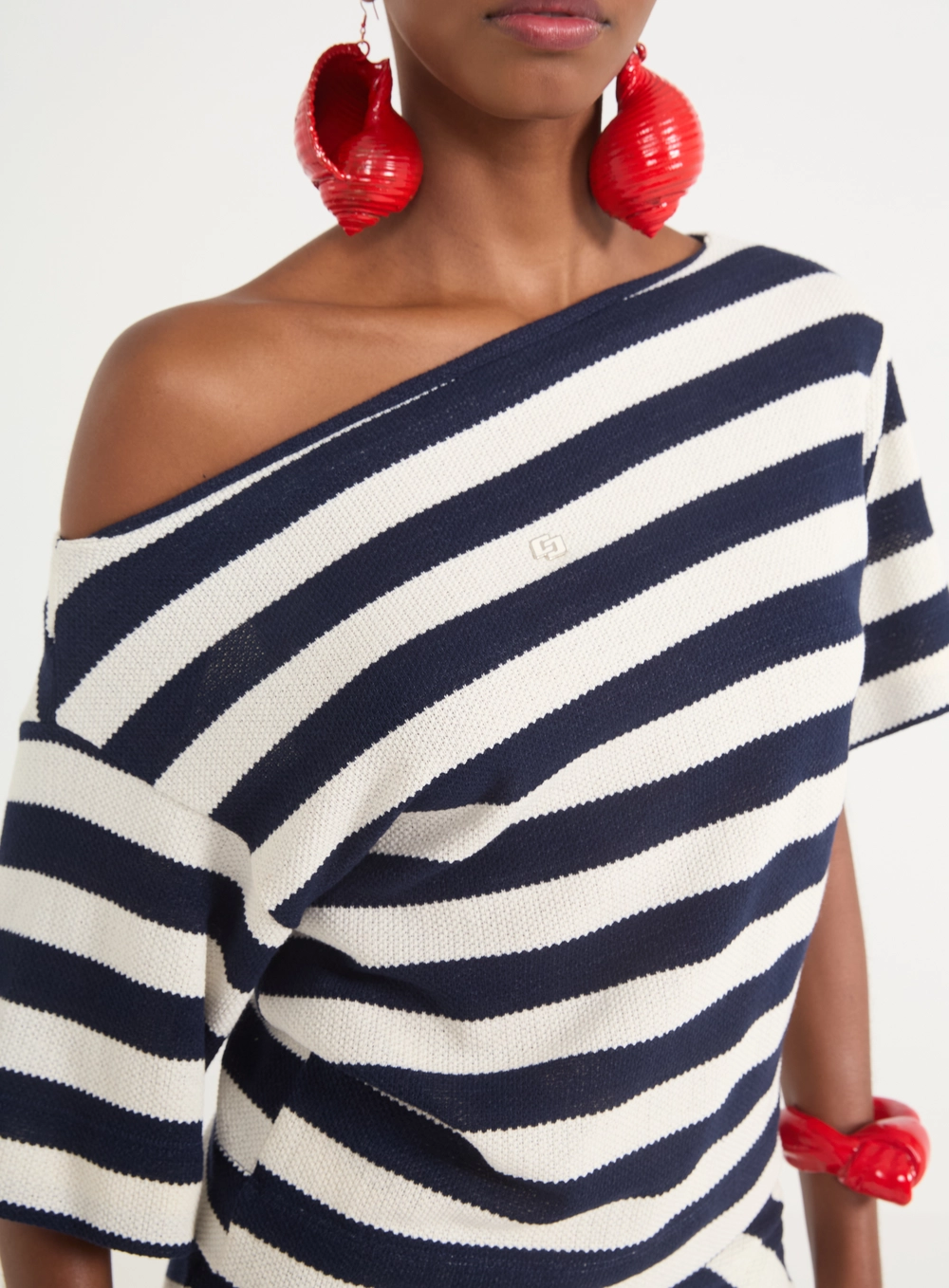 Blusa Feminina De Um Ombro Só Com Listras Estampados